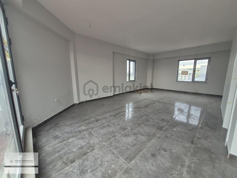Şaşmaz Merkezde Cadde Üzeri Katta Kiralık