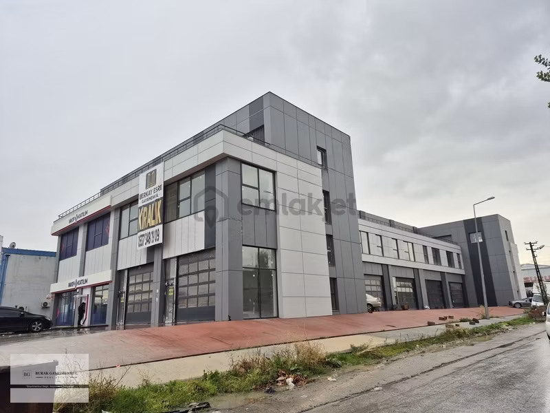 Şaşmaz Merkezde Cadde Üzeri Katta Kiralık - 2