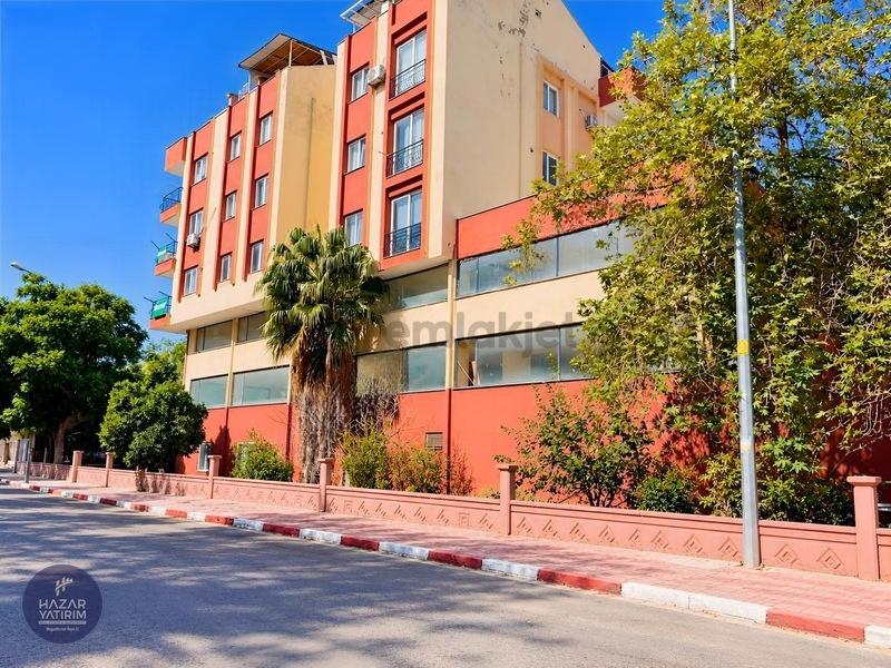 Meydanda 770 M² Bahçe Kullanımlı Kiralık İşyeri