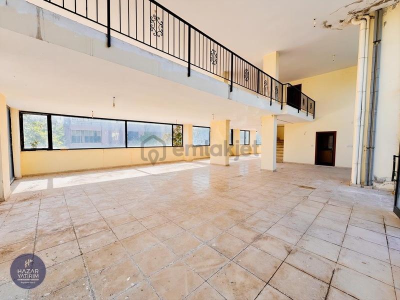 Meydanda 770 M² Bahçe Kullanımlı Kiralık İşyeri - 13