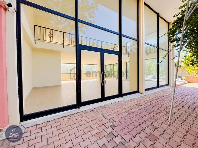 Meydanda 770 M² Bahçe Kullanımlı Kiralık İşyeri - 3