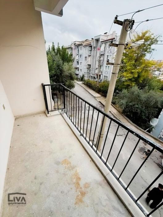 Livadan Meskada Satılık 2+1 Tadilatlı Daire - 25