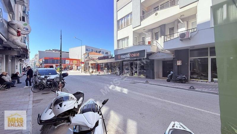 Seferihisar Girişinde 250 M² Mobilya Mağazası Devren Kiralık - 3