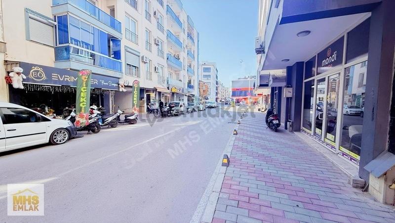 Seferihisar Girişinde 250 M² Mobilya Mağazası Devren Kiralık - 4