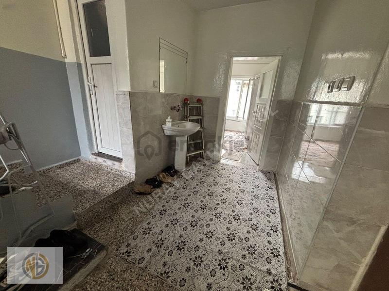 Çıksorutta Satılık 3 Katlı Müstakil Dükkan + 2 Daire + Teras - 18