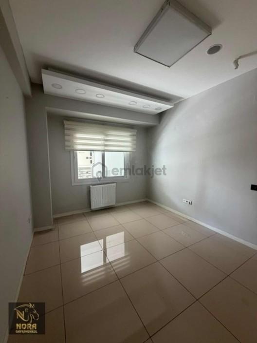 Ünv Caddesinde Geniş 3+1 Kiralık Ofis - 11