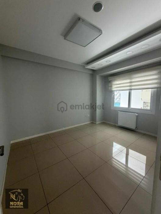 Ünv Caddesinde Geniş 3+1 Kiralık Ofis - 10
