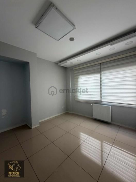 Ünv Caddesinde Geniş 3+1 Kiralık Ofis - 8