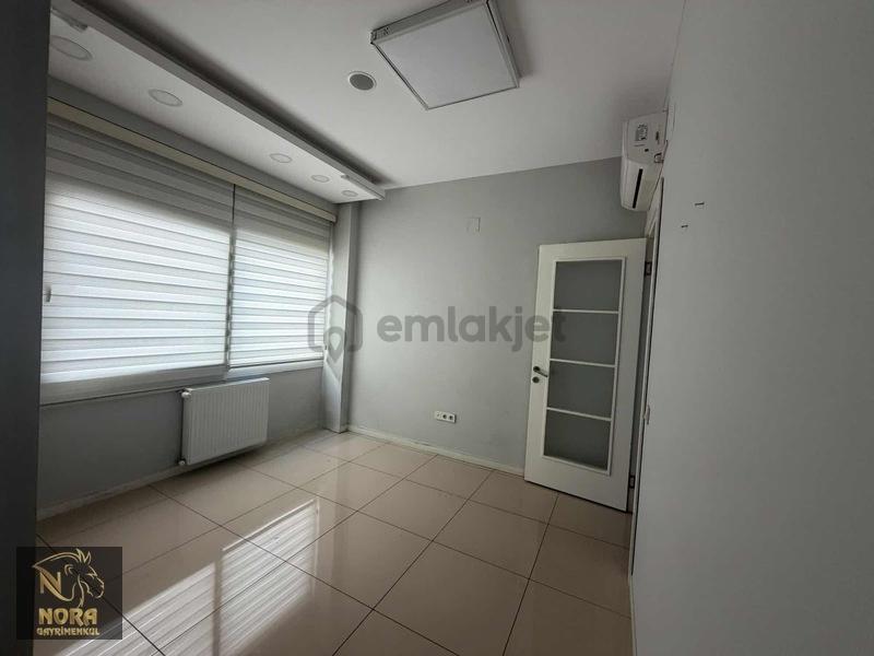 Ünv Caddesinde Geniş 3+1 Kiralık Ofis - 14