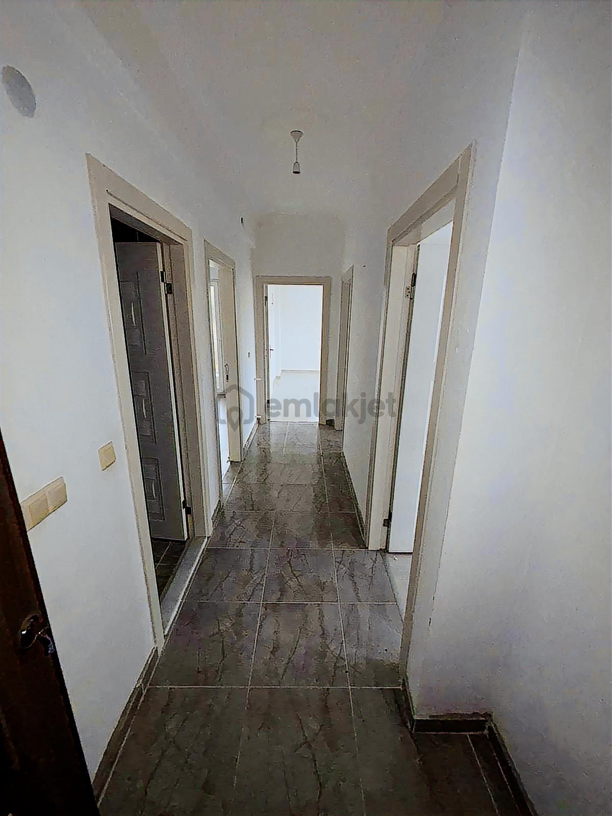 Usta Gayrimenkul'den Satılık Temiz 2+1 Daire - 3