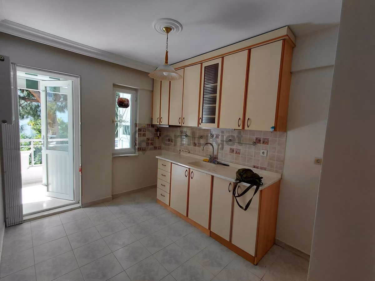 Beşevler 3 Katlı Apartmanda Satılık Bakımlı 3+1 Daire - 11