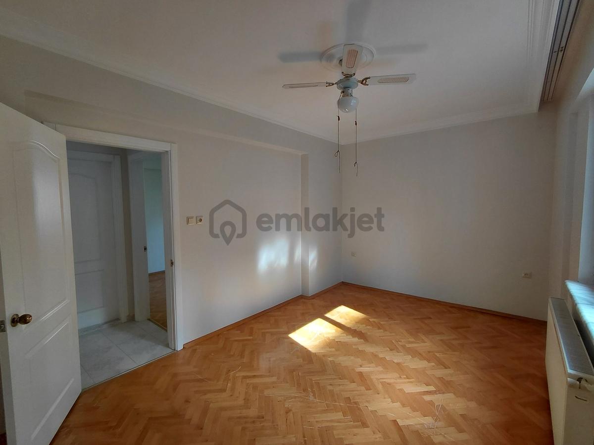 Beşevler 3 Katlı Apartmanda Satılık Bakımlı 3+1 Daire - 23