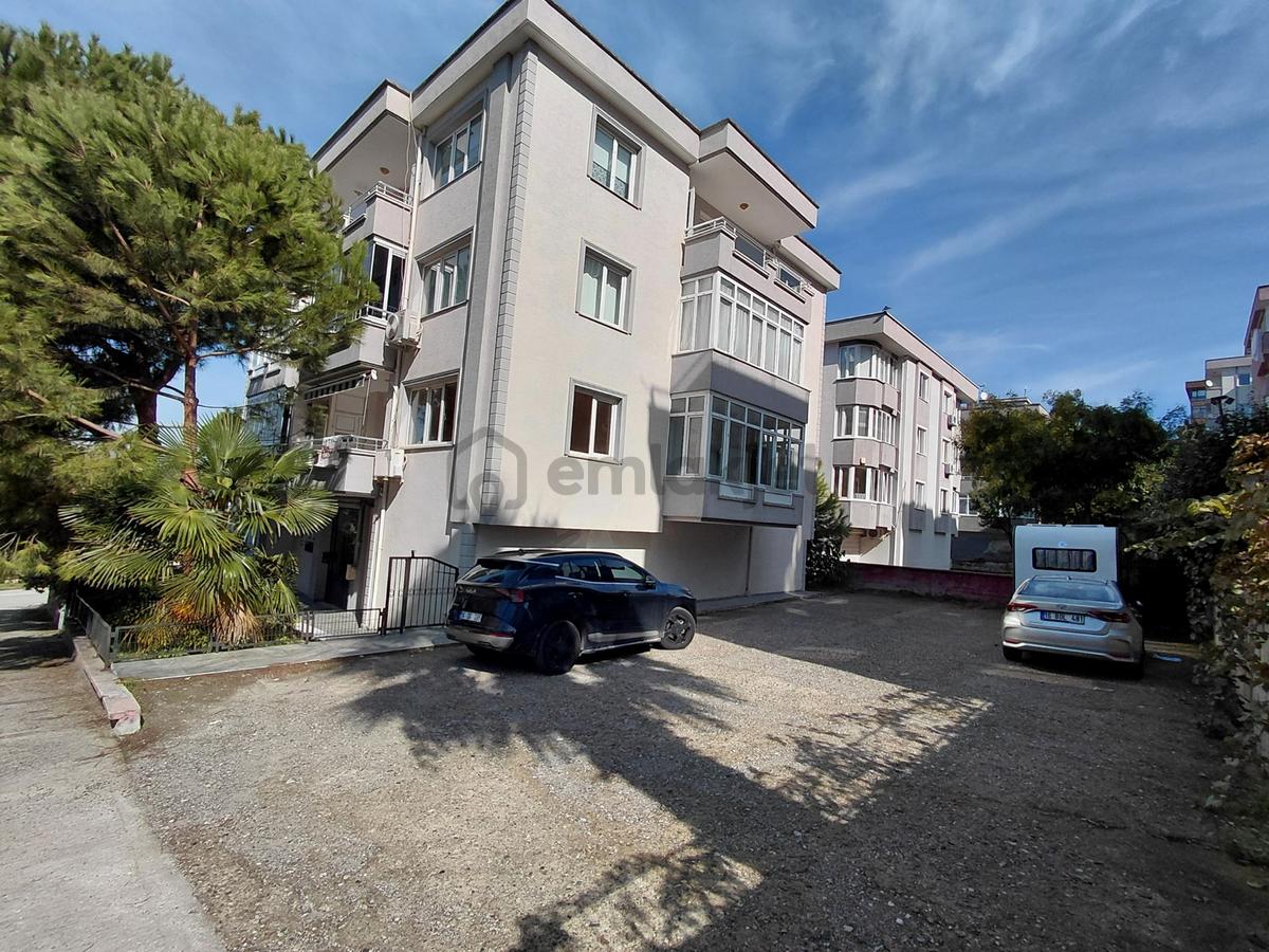 Beşevler 3 Katlı Apartmanda Satılık Bakımlı 3+1 Daire - 34