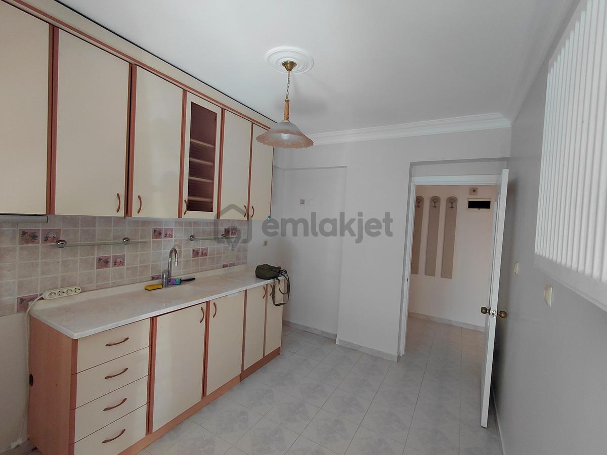 Beşevler 3 Katlı Apartmanda Satılık Bakımlı 3+1 Daire - 12