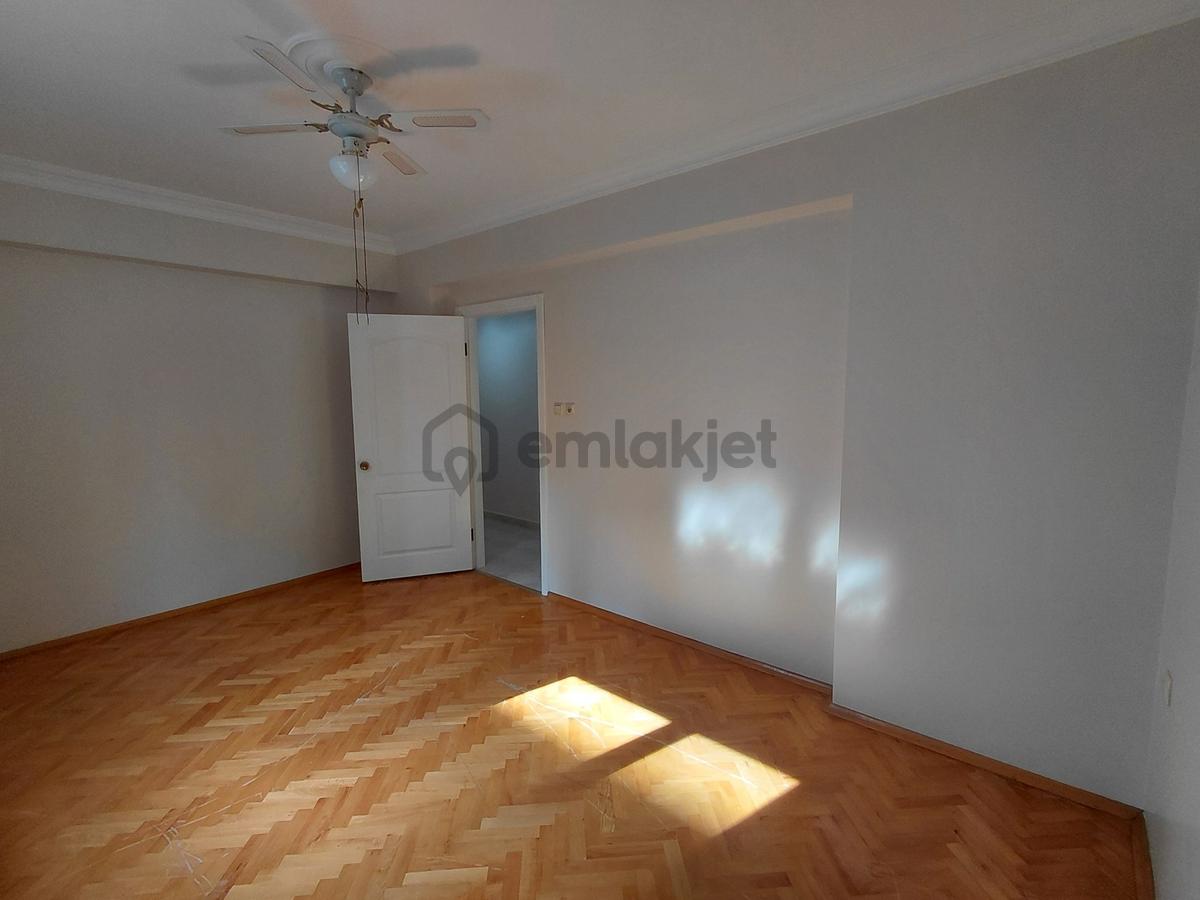 Beşevler 3 Katlı Apartmanda Satılık Bakımlı 3+1 Daire - 22