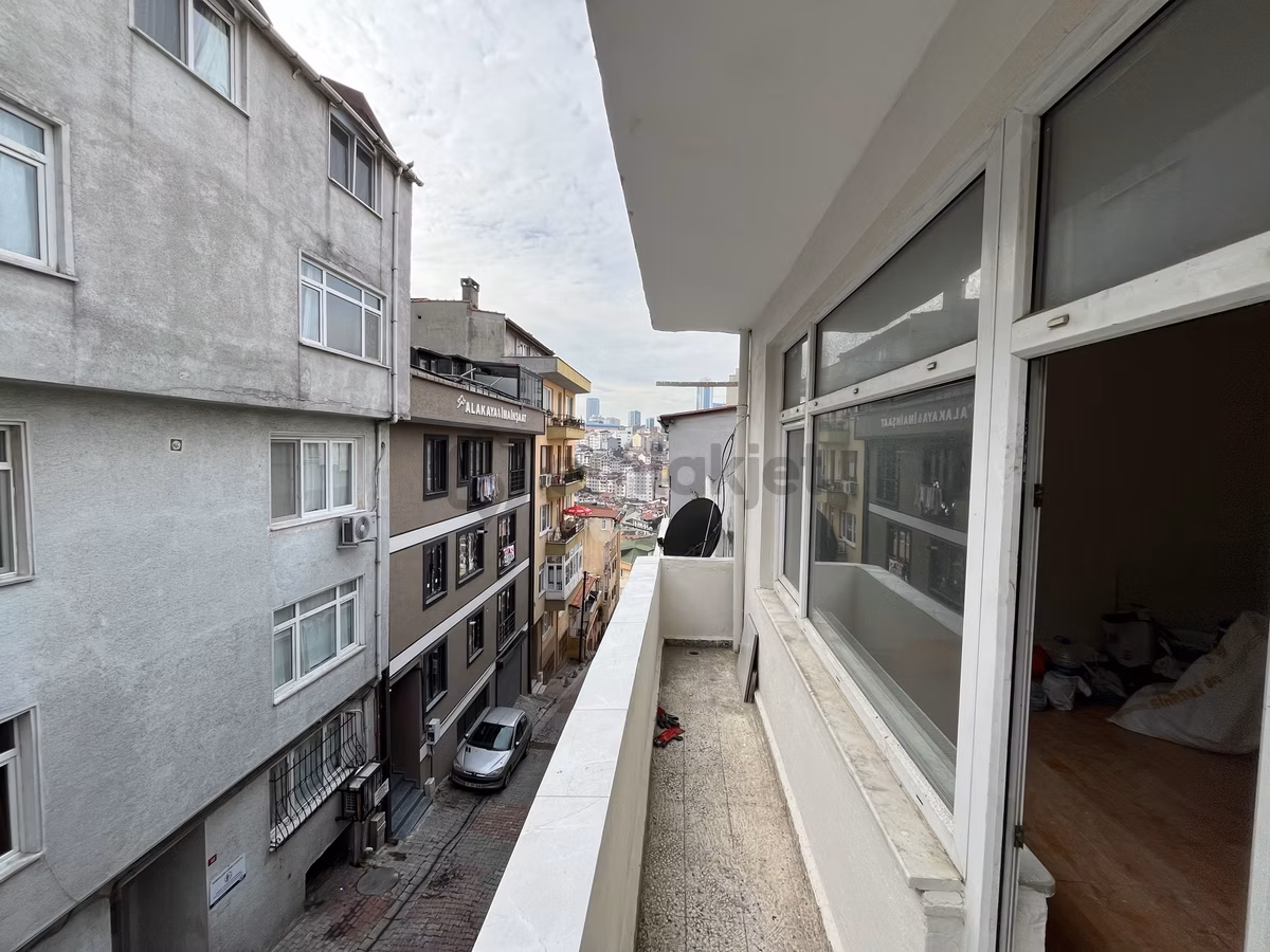 Gültepe'de Caddeye Yakın,1+1,boyalı,balkonlu,ara Kat Daire - 5