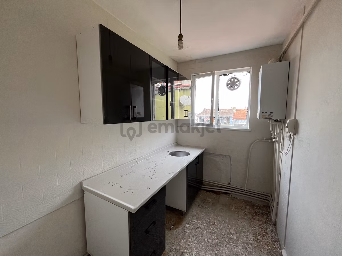 Gültepe'de Caddeye Yakın,1+1,boyalı,balkonlu,ara Kat Daire - 12