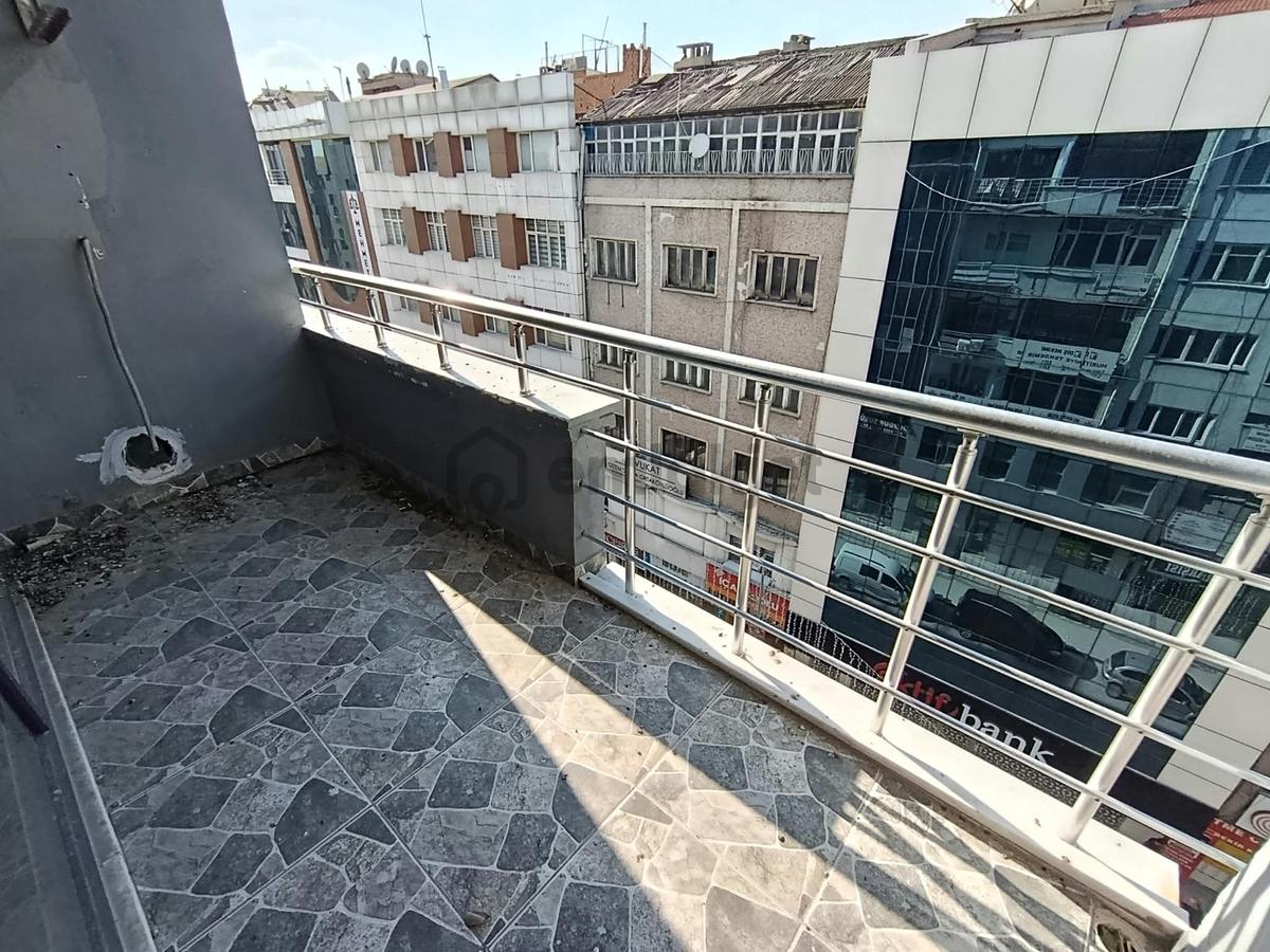 Şehir Merkezi Millet Caddesinde Satılık 7+1 Ofis - 32