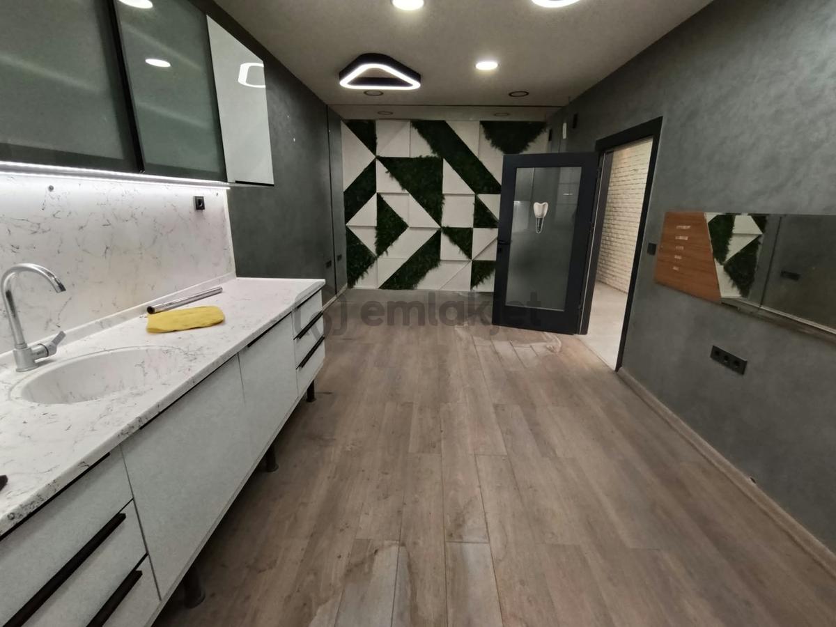 Şehir Merkezi Millet Caddesinde Satılık 7+1 Ofis - 25