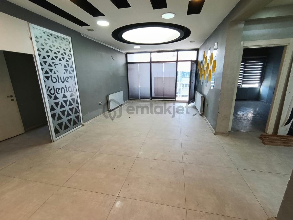 Şehir Merkezi Millet Caddesinde Satılık 7+1 Ofis - 7