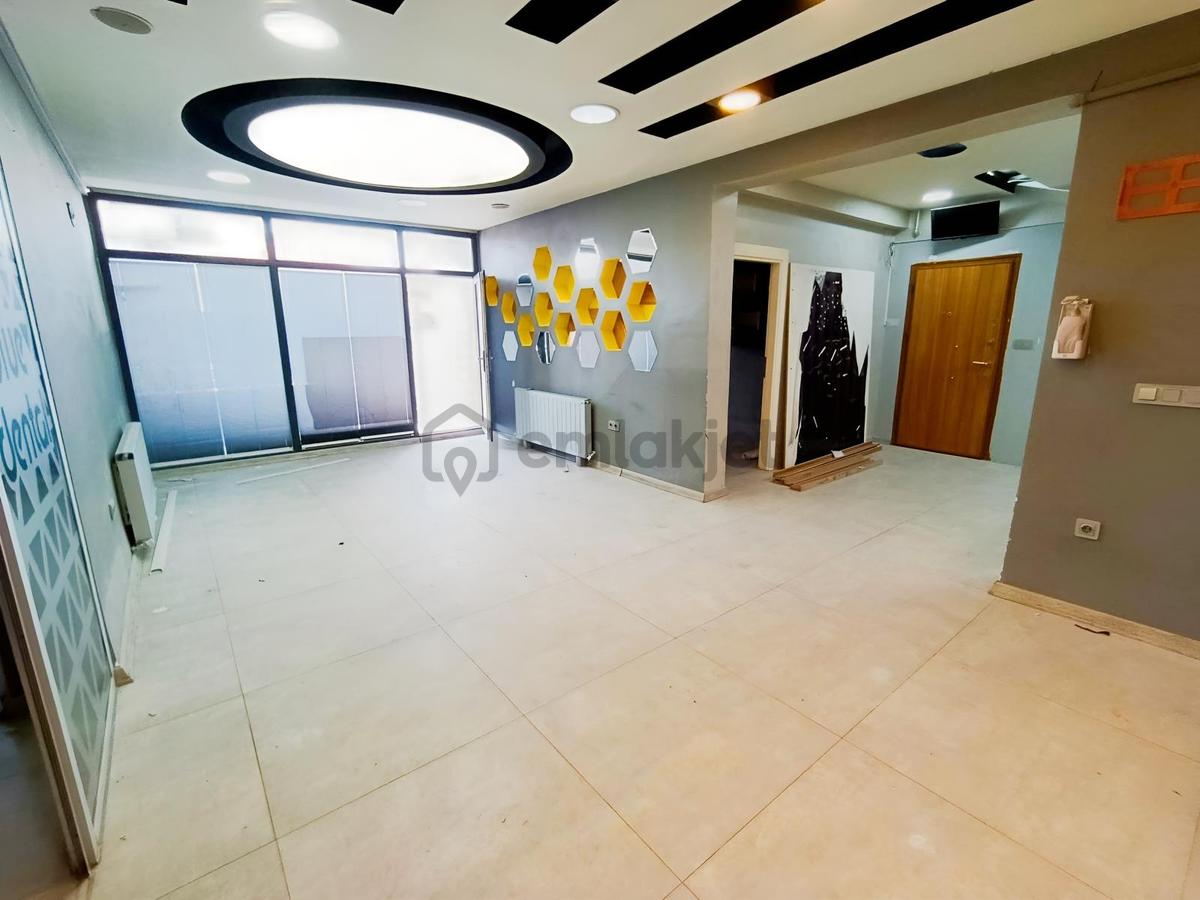 Şehir Merkezi Millet Caddesinde Satılık 7+1 Ofis - 6