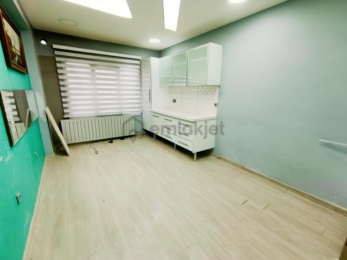 Şehir Merkezi Millet Caddesinde Satılık 7+1 Ofis - 16