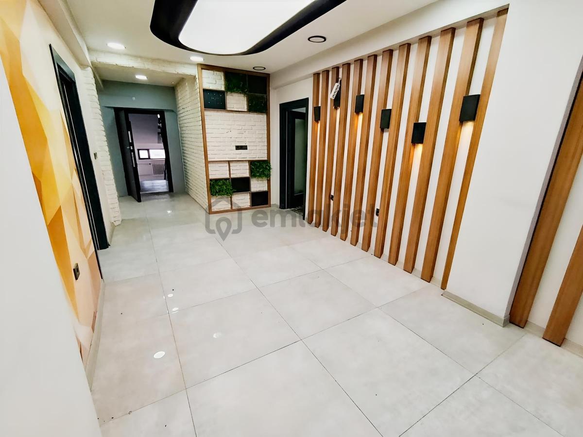 Şehir Merkezi Millet Caddesinde Satılık 7+1 Ofis - 23