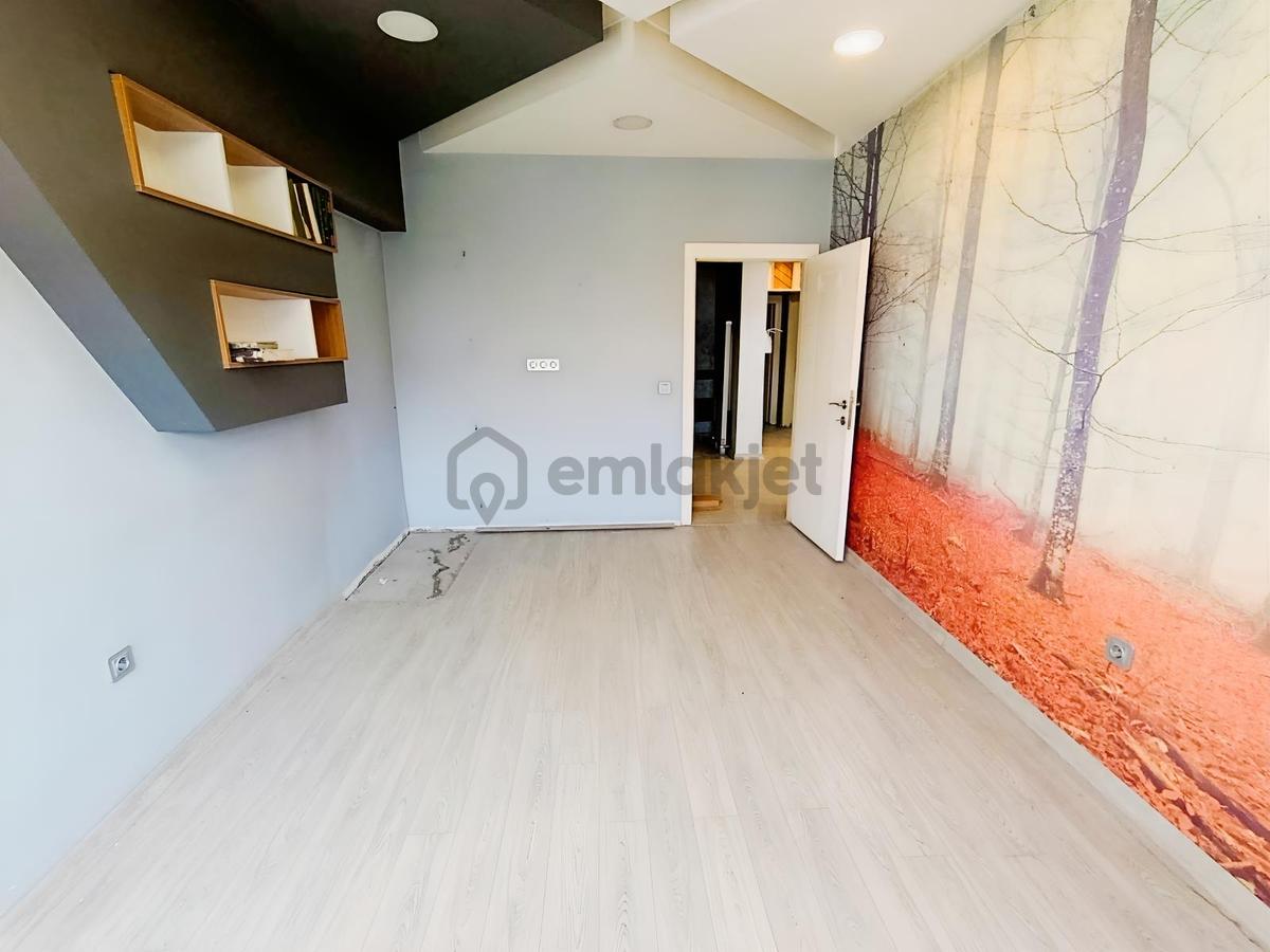 Şehir Merkezi Millet Caddesinde Satılık 7+1 Ofis - 13
