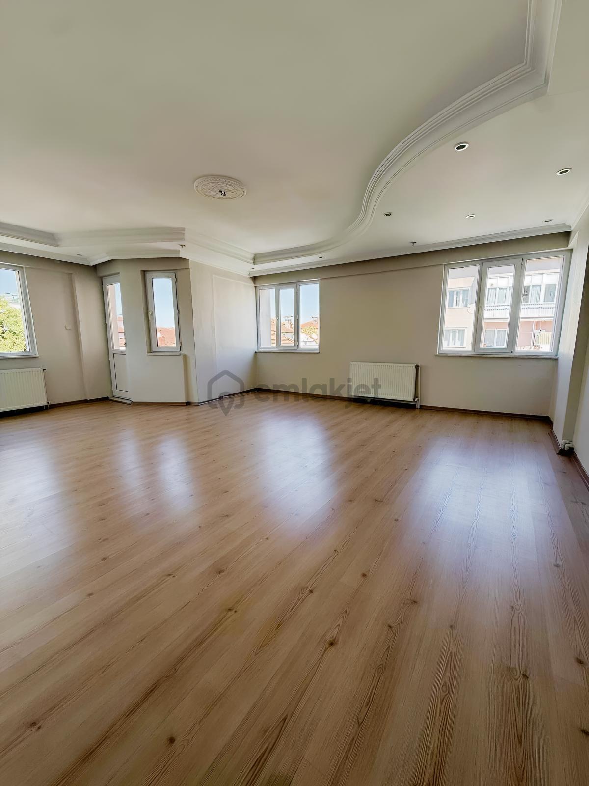 Mehmetçik Cadde Üstü Ferah 4+1 Kiralık Arakat Daire