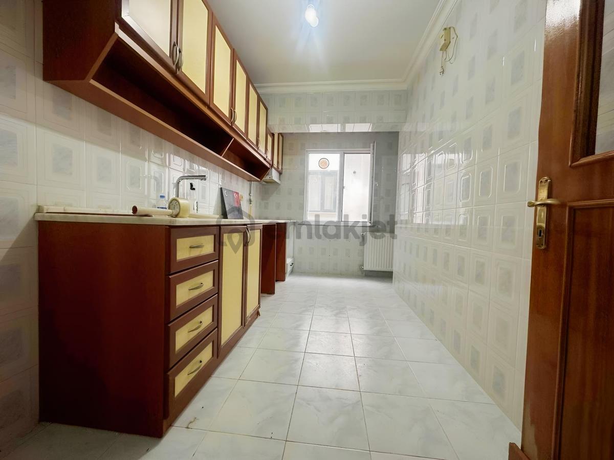Atatürk Mahallesinde 85m2 Ara Kat 2+1 Kiralık Daire - 8