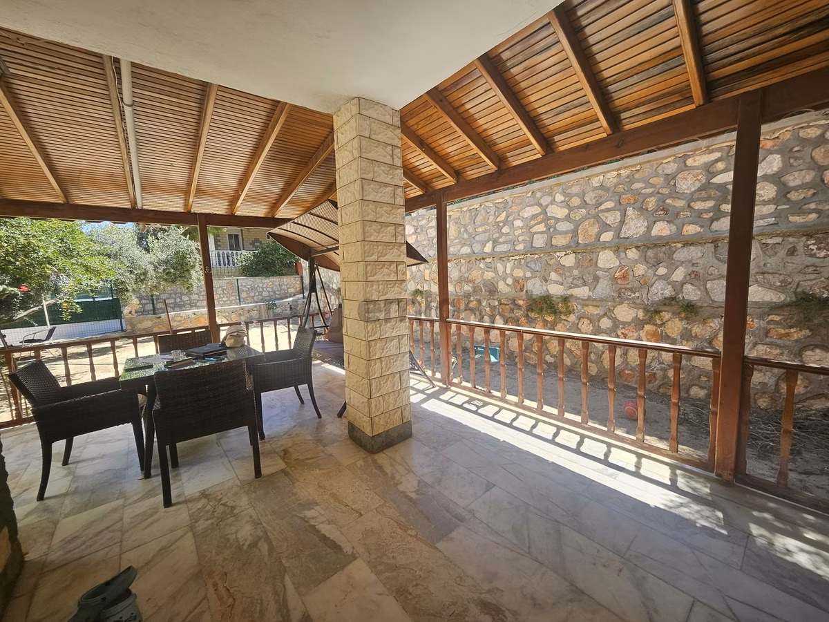 Çeşme Çiftlikköy Serakent Sitesinde Satılık Tripleks 3+1 Villa - 6
