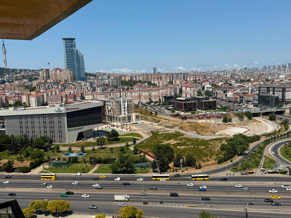 Kadıköy Emlakkonut 20.katşerefiyeli E5 Manzara Kiralık 3+1 Daire