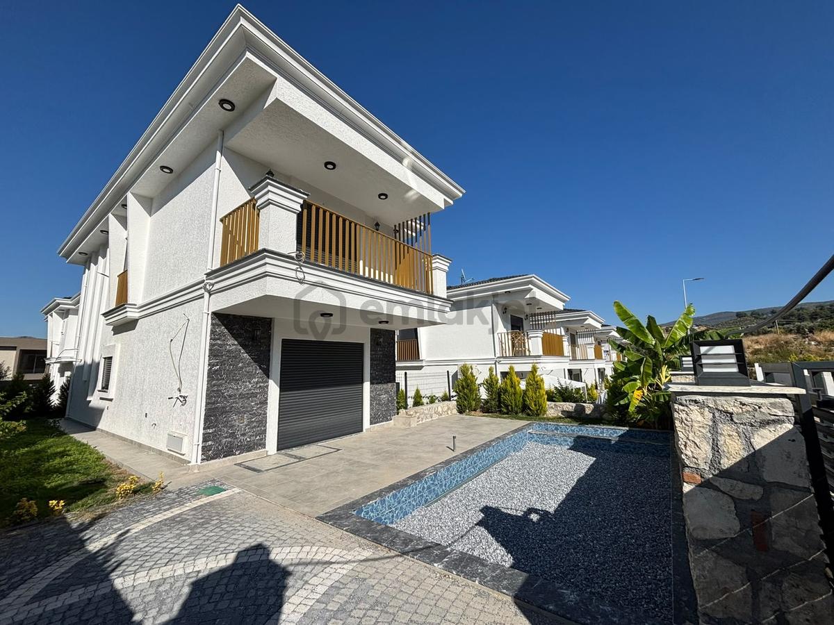 Davutlar'da Sıfr Özel Havuzlu 4+2 Satılık Villa