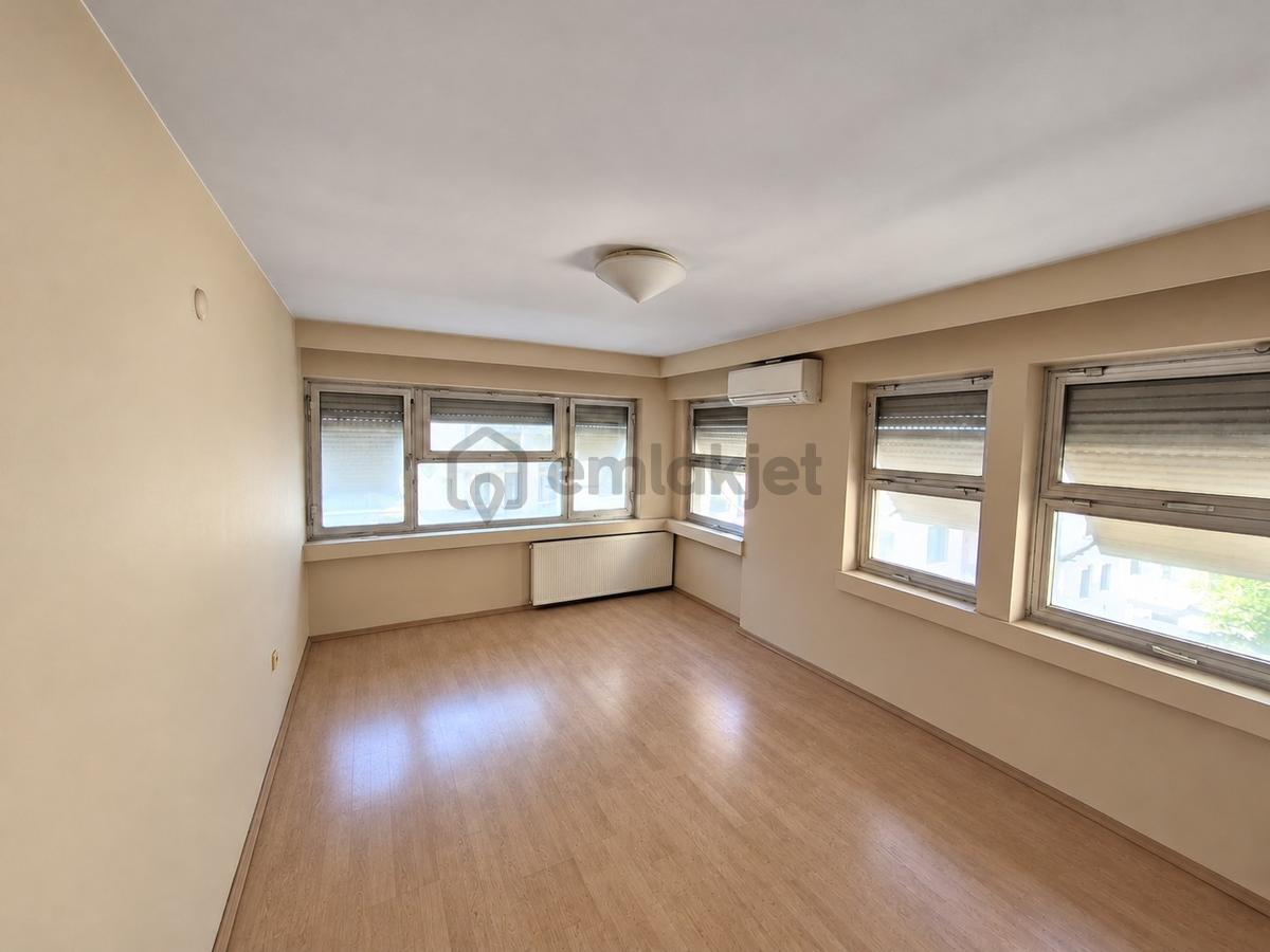 Alsancak Sağlık Sitesinde 1+1 Merkezi Konumda - 7