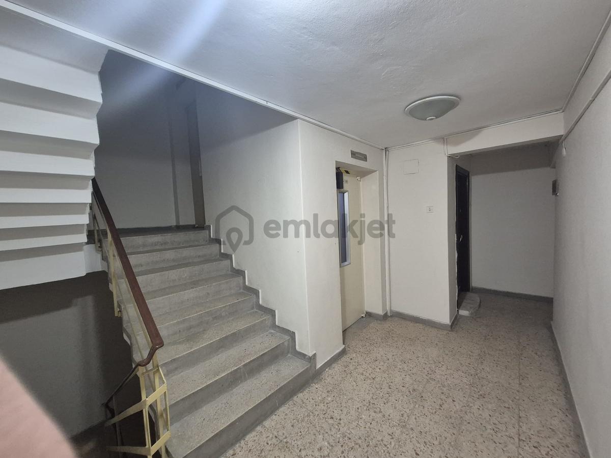 Alsancak Sağlık Sitesinde 1+1 Merkezi Konumda - 15