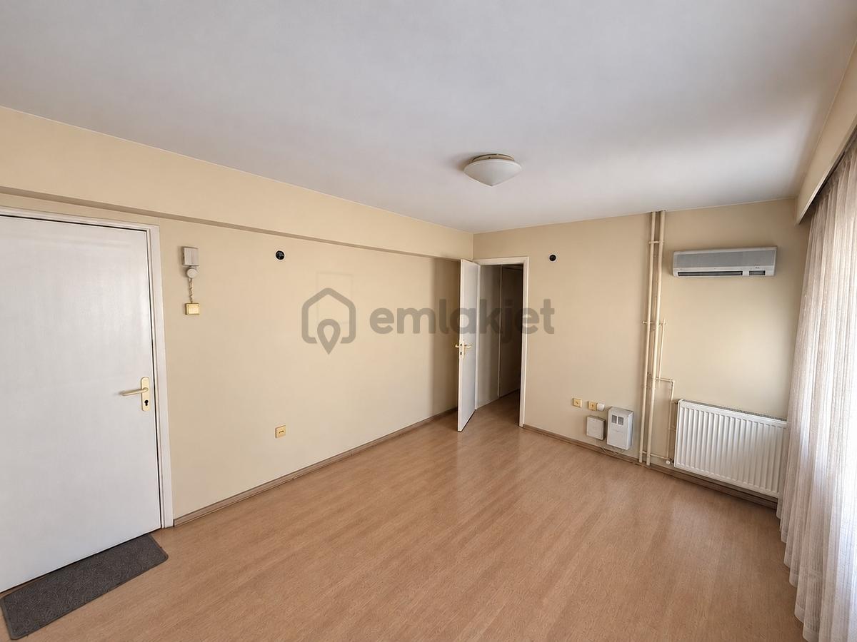Alsancak Sağlık Sitesinde 1+1 Merkezi Konumda - 4