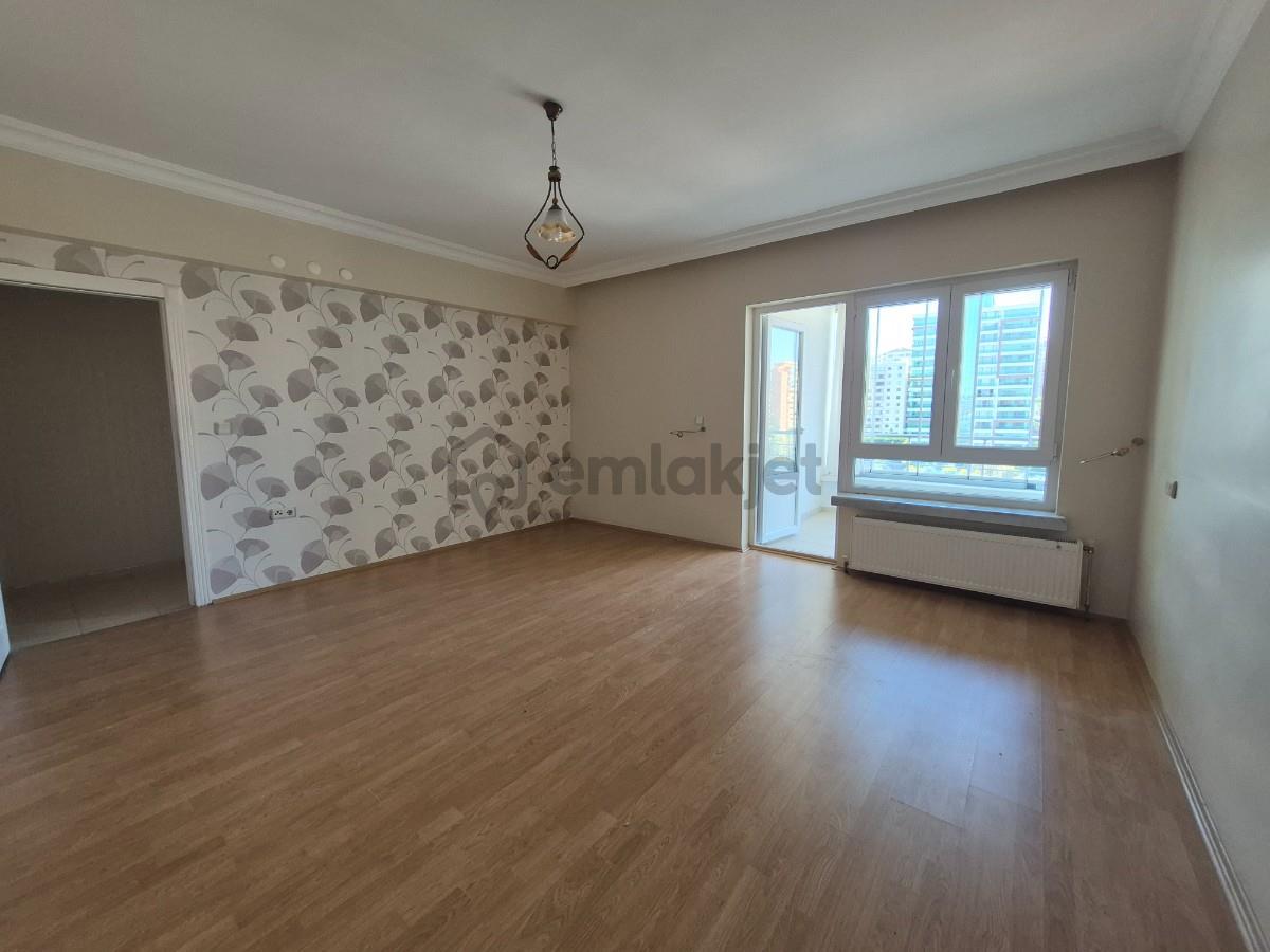 Yaşamkent İnan Sitesinde Ebeveyn Banyolu 3+1 Kiralık Daire - 30