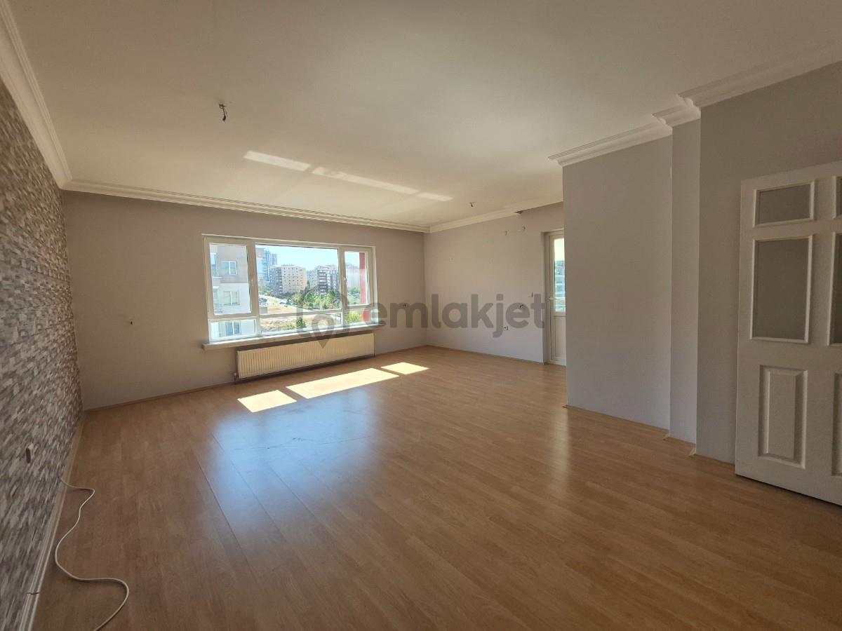 Yaşamkent İnan Sitesinde Ebeveyn Banyolu 3+1 Kiralık Daire - 20