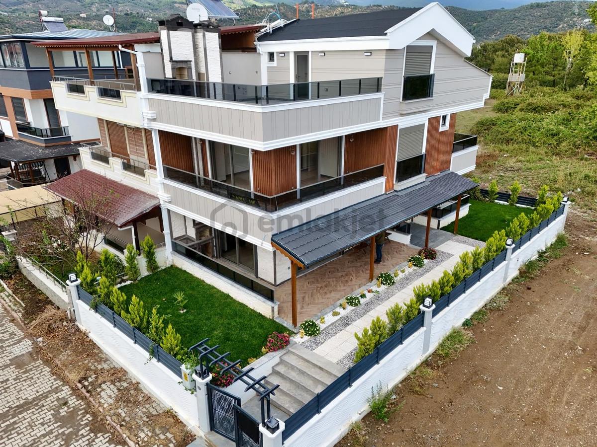 Aras Emlaktan Gürede Denize 200 M. 4+1 Müstakil