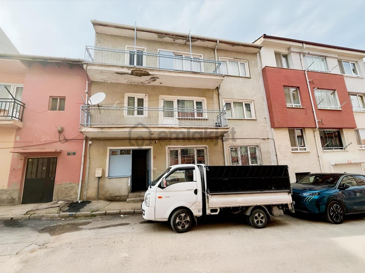 Turyap Kurtuluş'tan Acil Satılık 3 Katlı Komple Bina