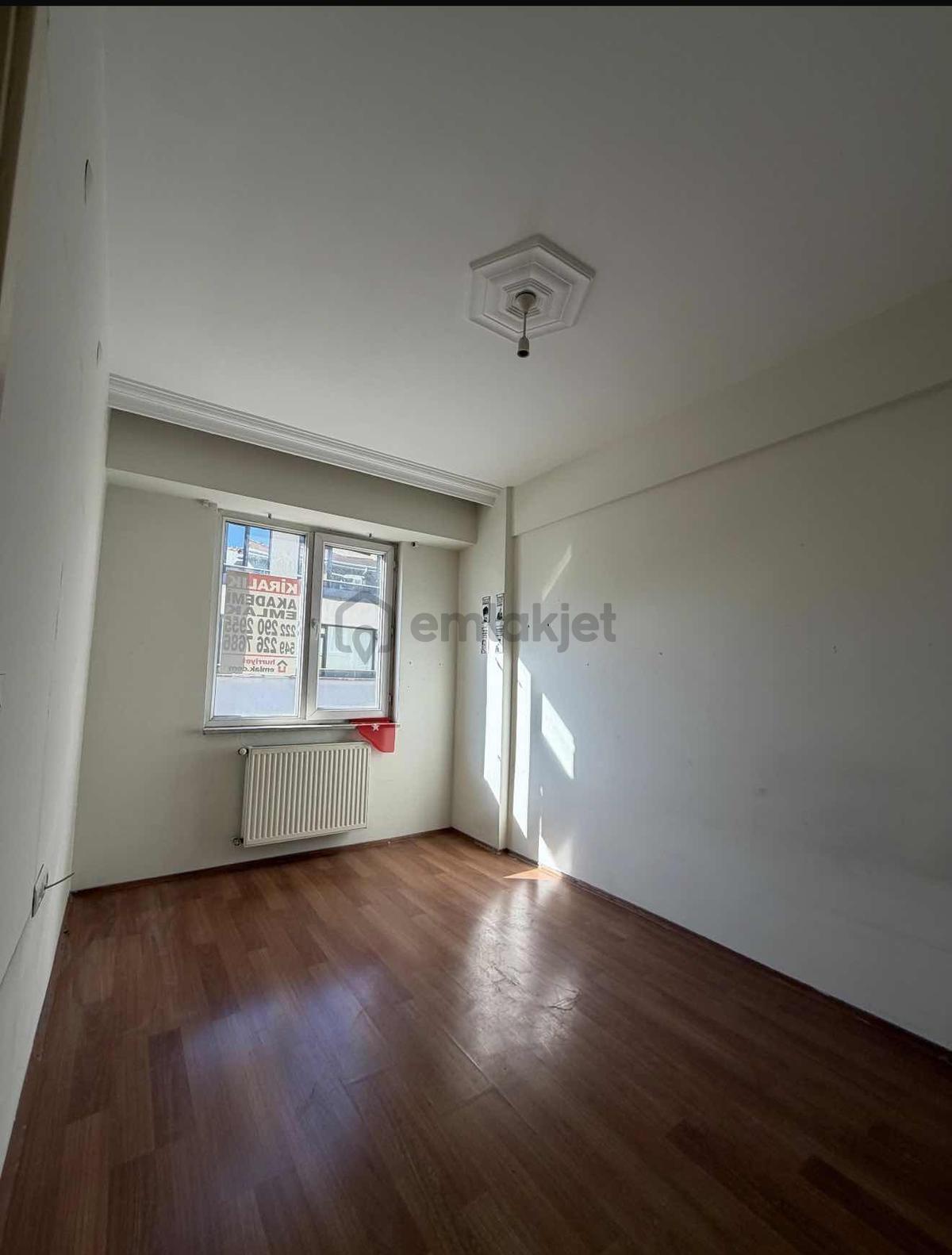 Akademi'den Espark Yakını Ara Kat Ön Cephe Kiralık 1+1