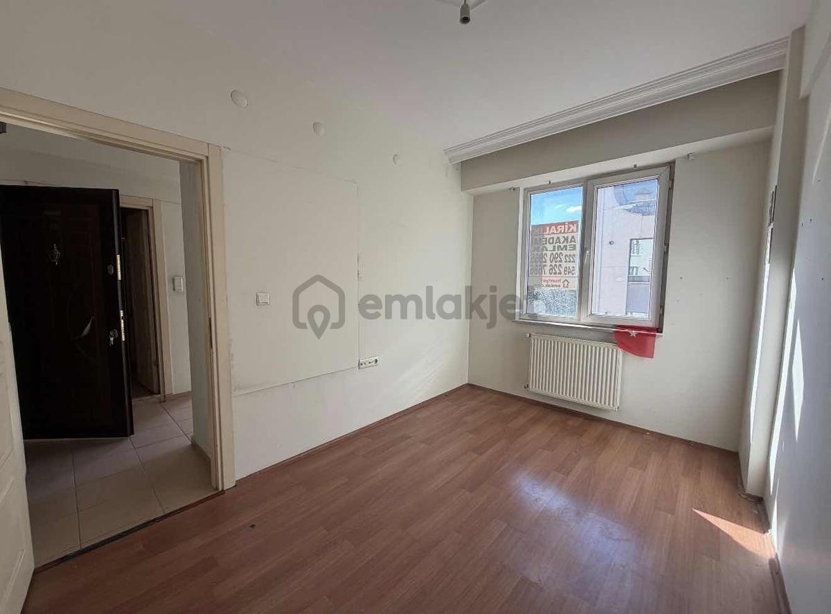 Akademi'den Espark Yakını Ara Kat Ön Cephe Kiralık 1+1 - 2