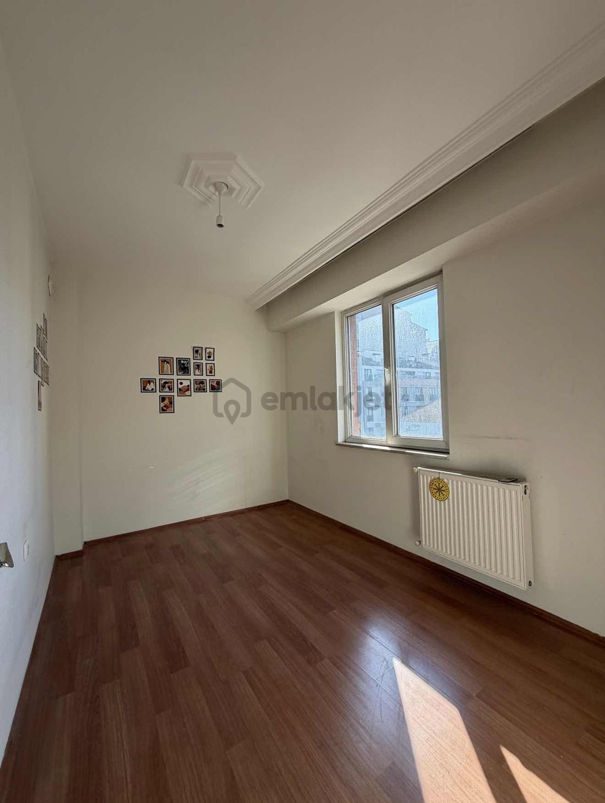 Akademi'den Espark Yakını Ara Kat Ön Cephe Kiralık 1+1 - 8