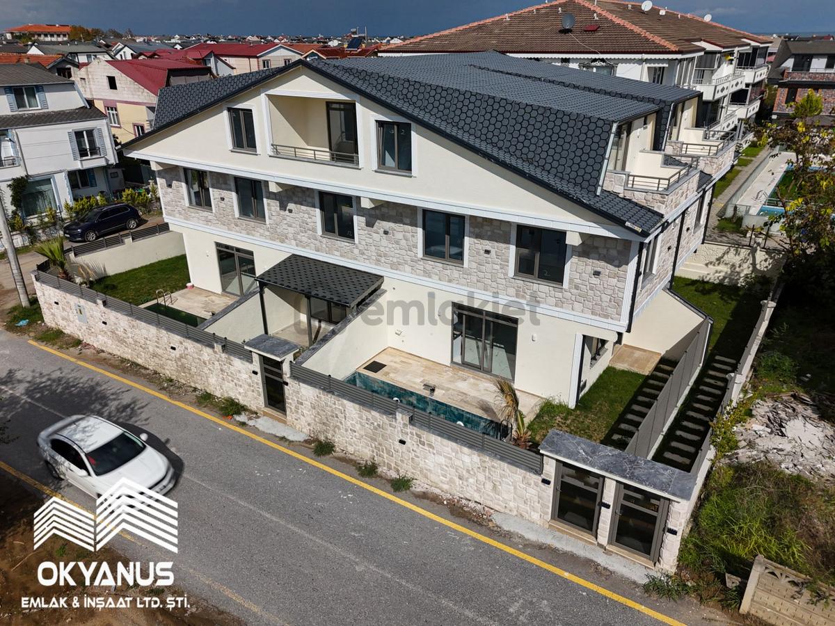 Sakarya Kocaali Yalı Mah De Çift Cephe Bahçe Ayrı Mutfak 4+1 - 4