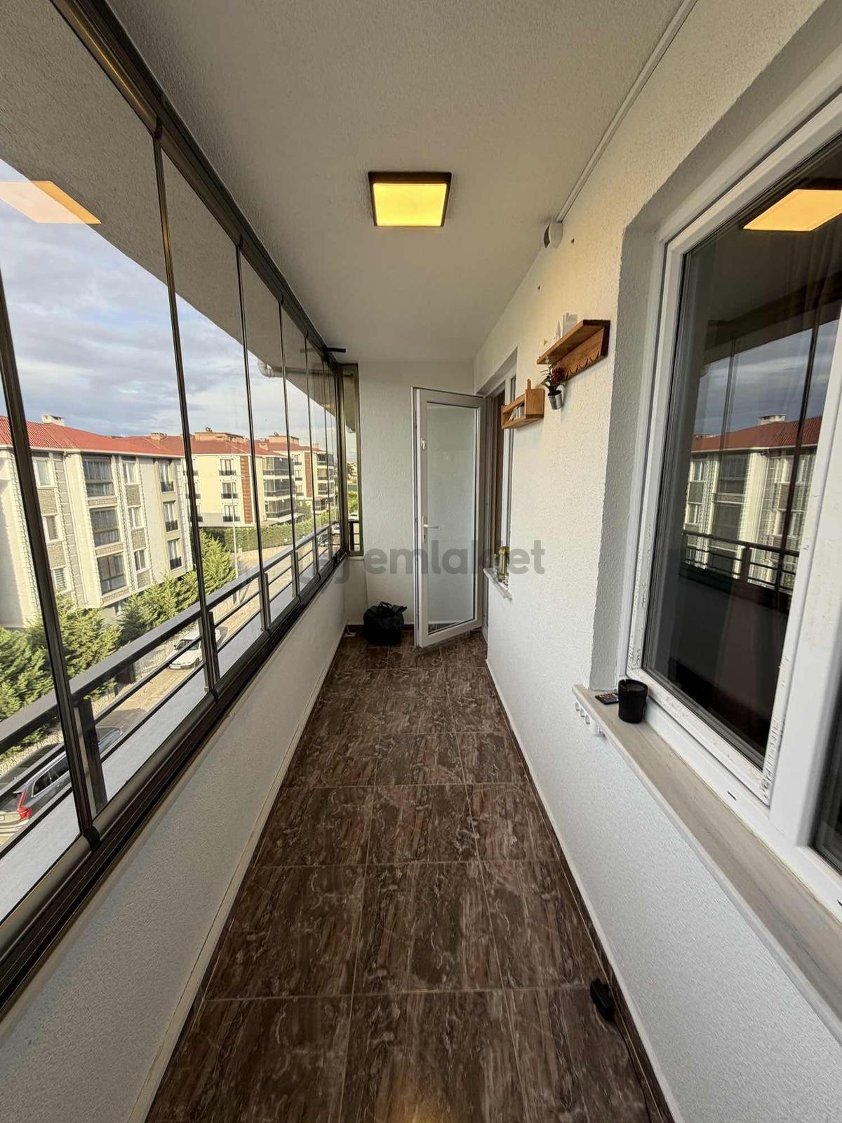 Akkaya İnşatan Rumelide Site İçerisinde E.banyolu K. Otopark 3+1 - 16