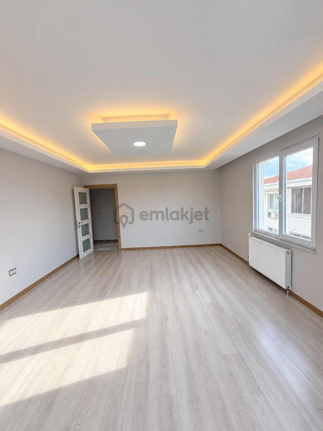 Akkaya İnşatan Rumelide Site İçerisinde E.banyolu K. Otopark 3+1 - 3