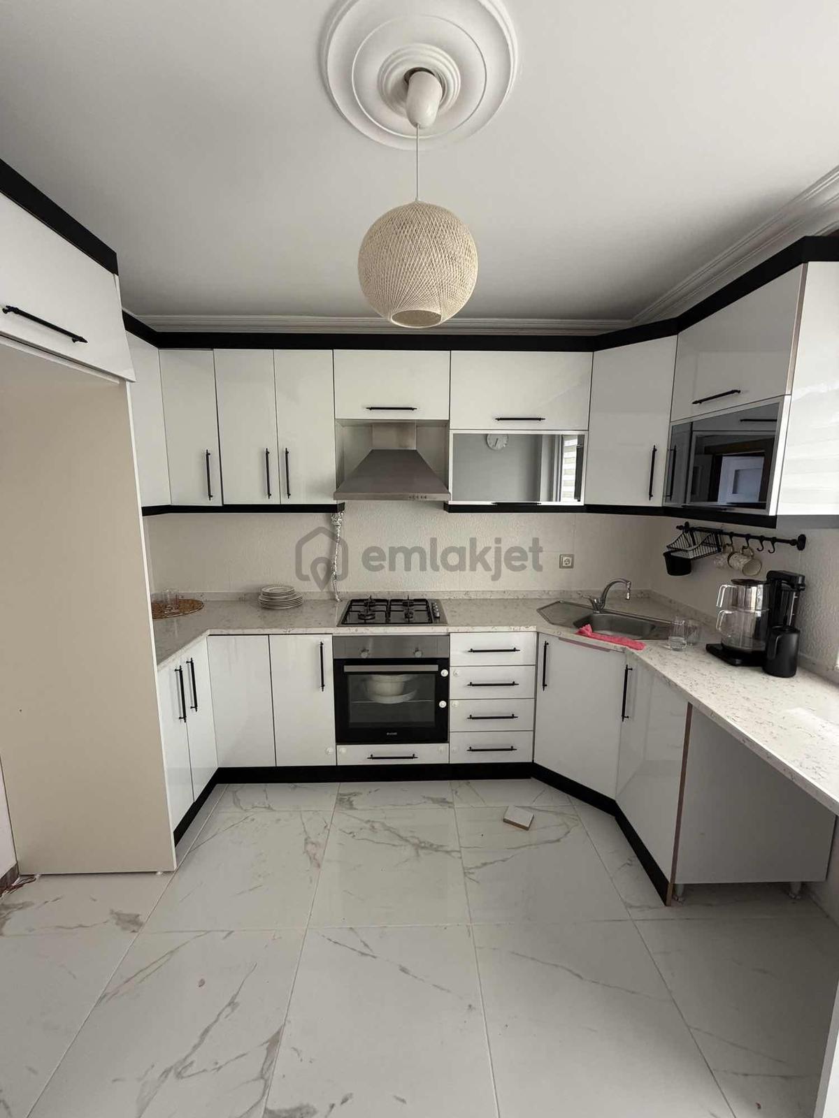 Akkaya İnşatan Rumelide Site İçerisinde E.banyolu K. Otopark 3+1 - 9