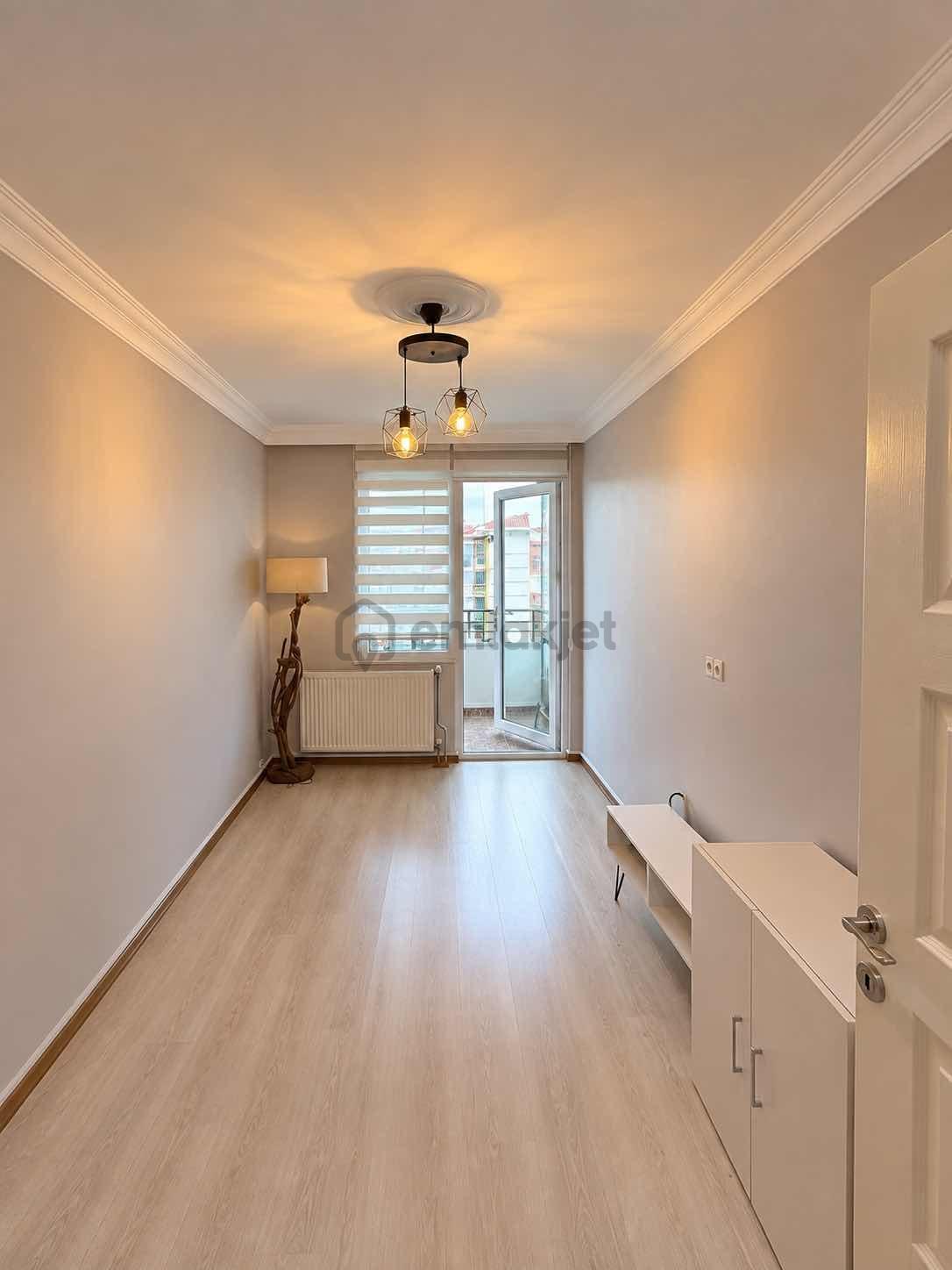 Akkaya İnşatan Rumelide Site İçerisinde E.banyolu K. Otopark 3+1 - 6
