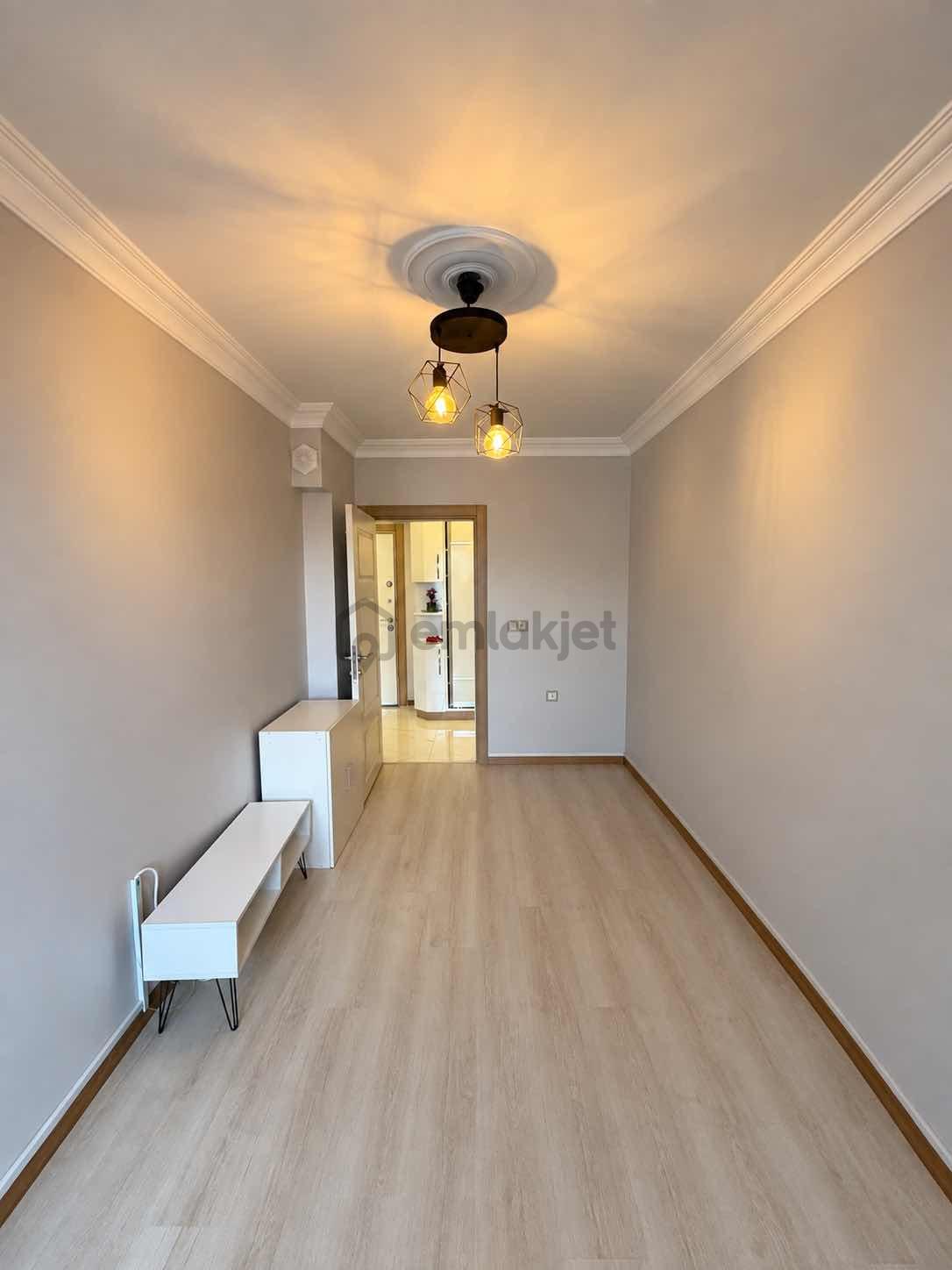 Akkaya İnşatan Rumelide Site İçerisinde E.banyolu K. Otopark 3+1 - 7