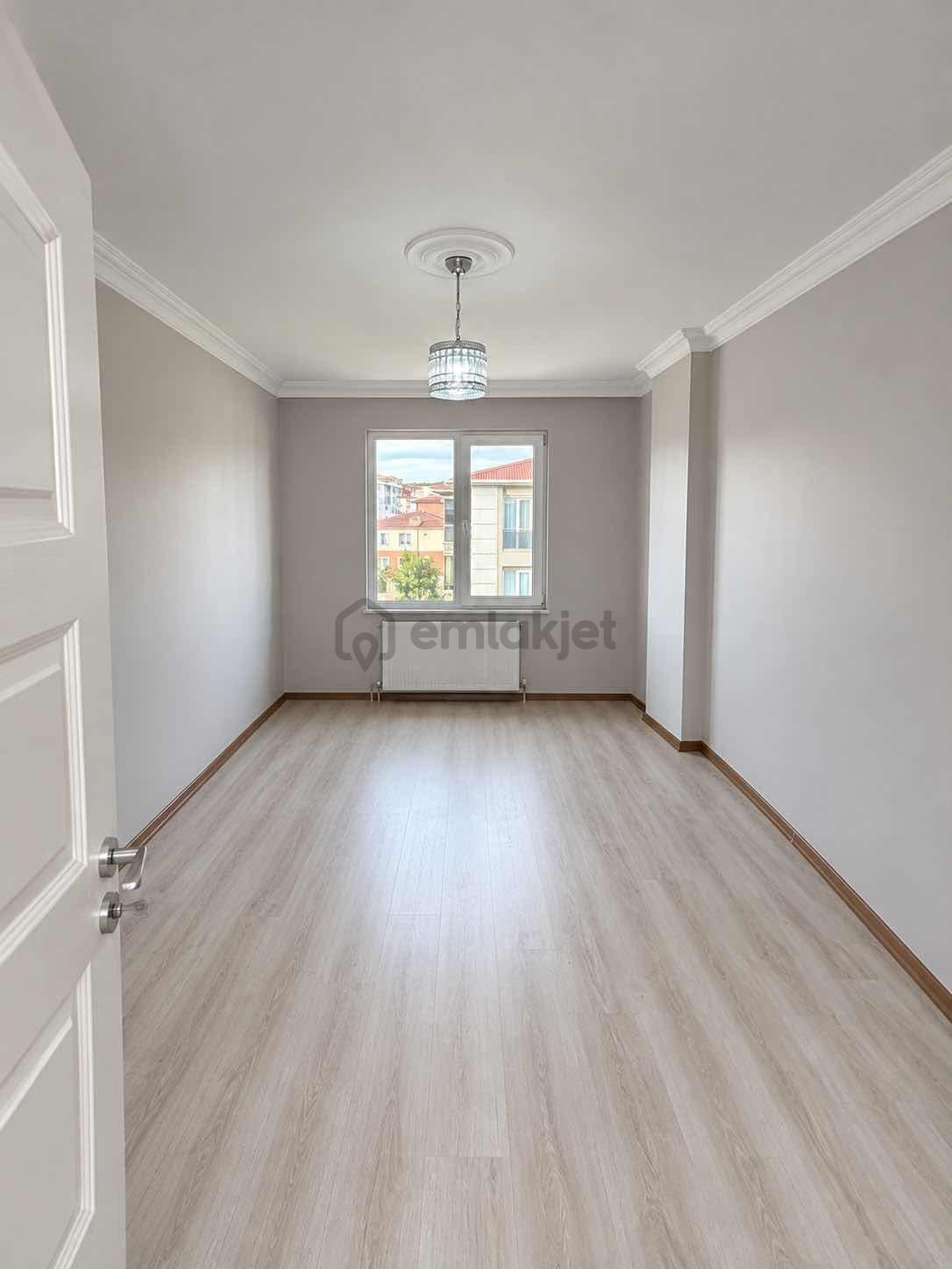 Akkaya İnşatan Rumelide Site İçerisinde E.banyolu K. Otopark 3+1 - 5